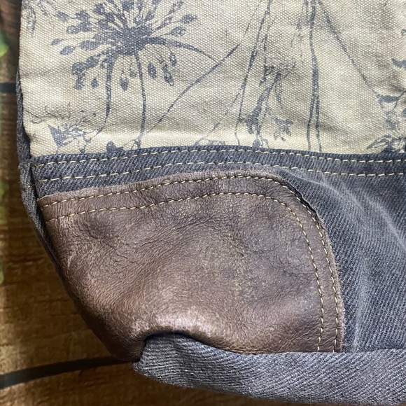 EUC Myra Bag Cross Body - Picture 3 of 7